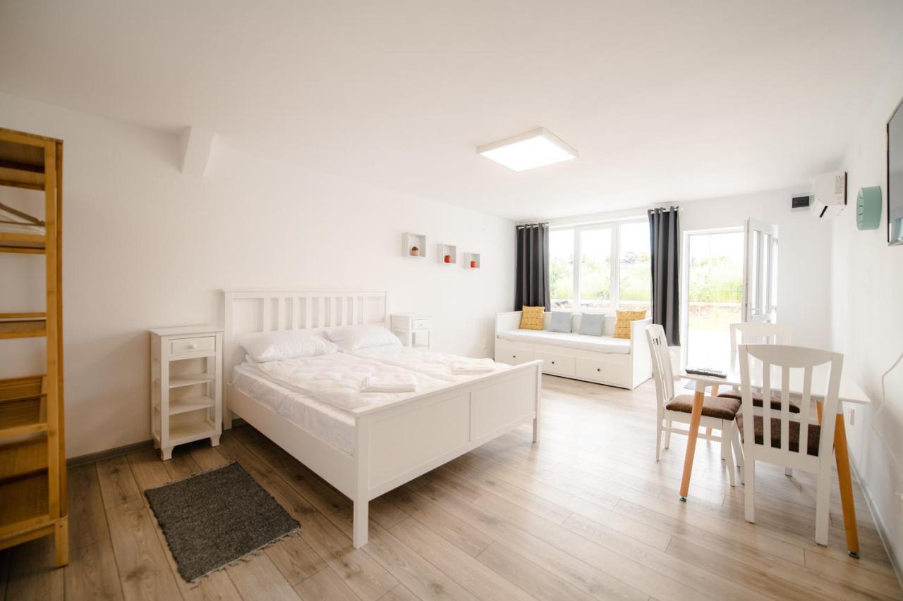 Pixel Guesthouse Тиргу-Секуєск Екстер'єр фото