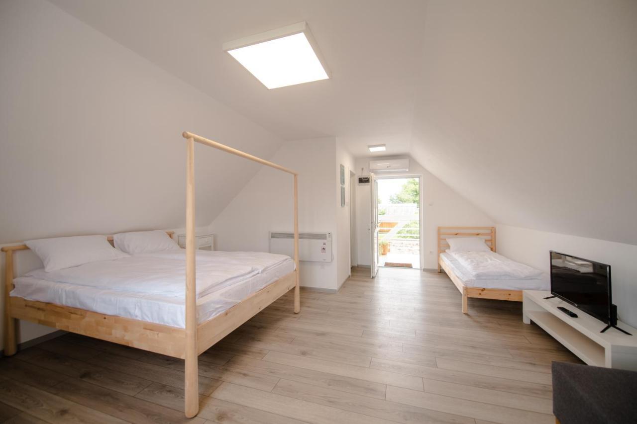 Pixel Guesthouse Тиргу-Секуєск Екстер'єр фото