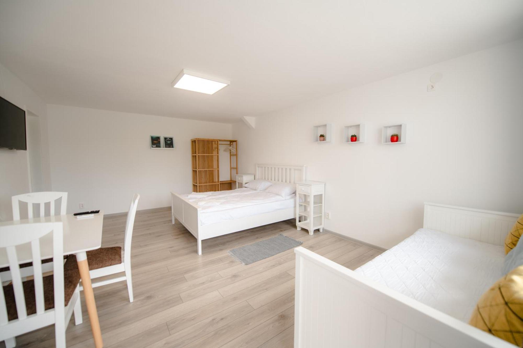 Pixel Guesthouse Тиргу-Секуєск Екстер'єр фото