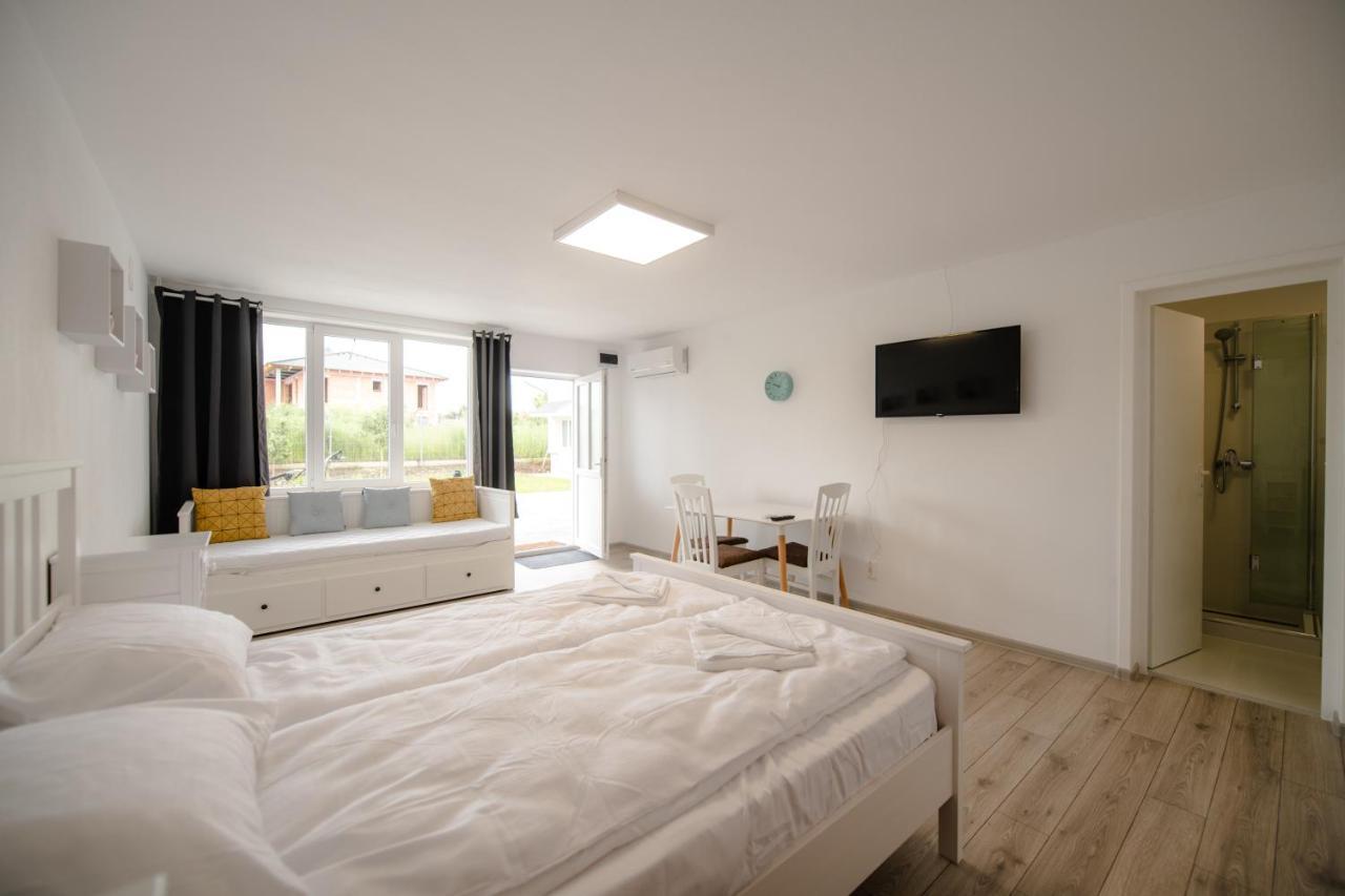 Pixel Guesthouse Тиргу-Секуєск Екстер'єр фото