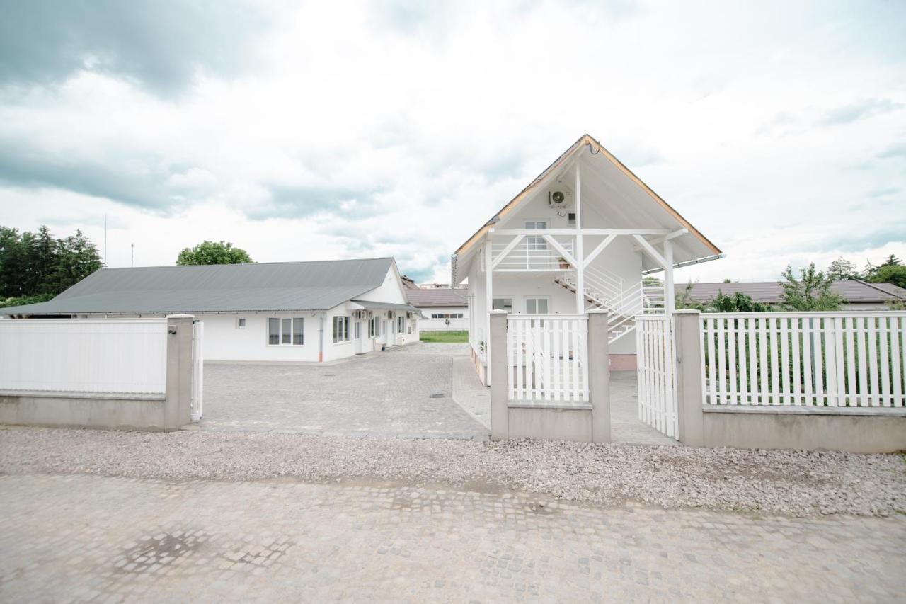 Pixel Guesthouse Тиргу-Секуєск Екстер'єр фото