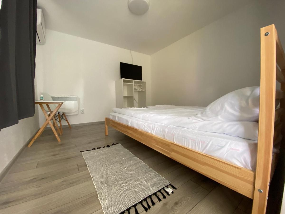 Pixel Guesthouse Тиргу-Секуєск Екстер'єр фото