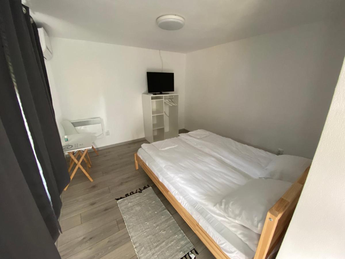 Pixel Guesthouse Тиргу-Секуєск Екстер'єр фото