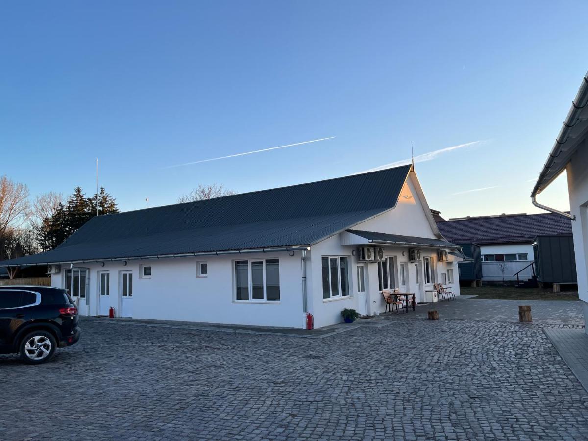 Pixel Guesthouse Тиргу-Секуєск Екстер'єр фото