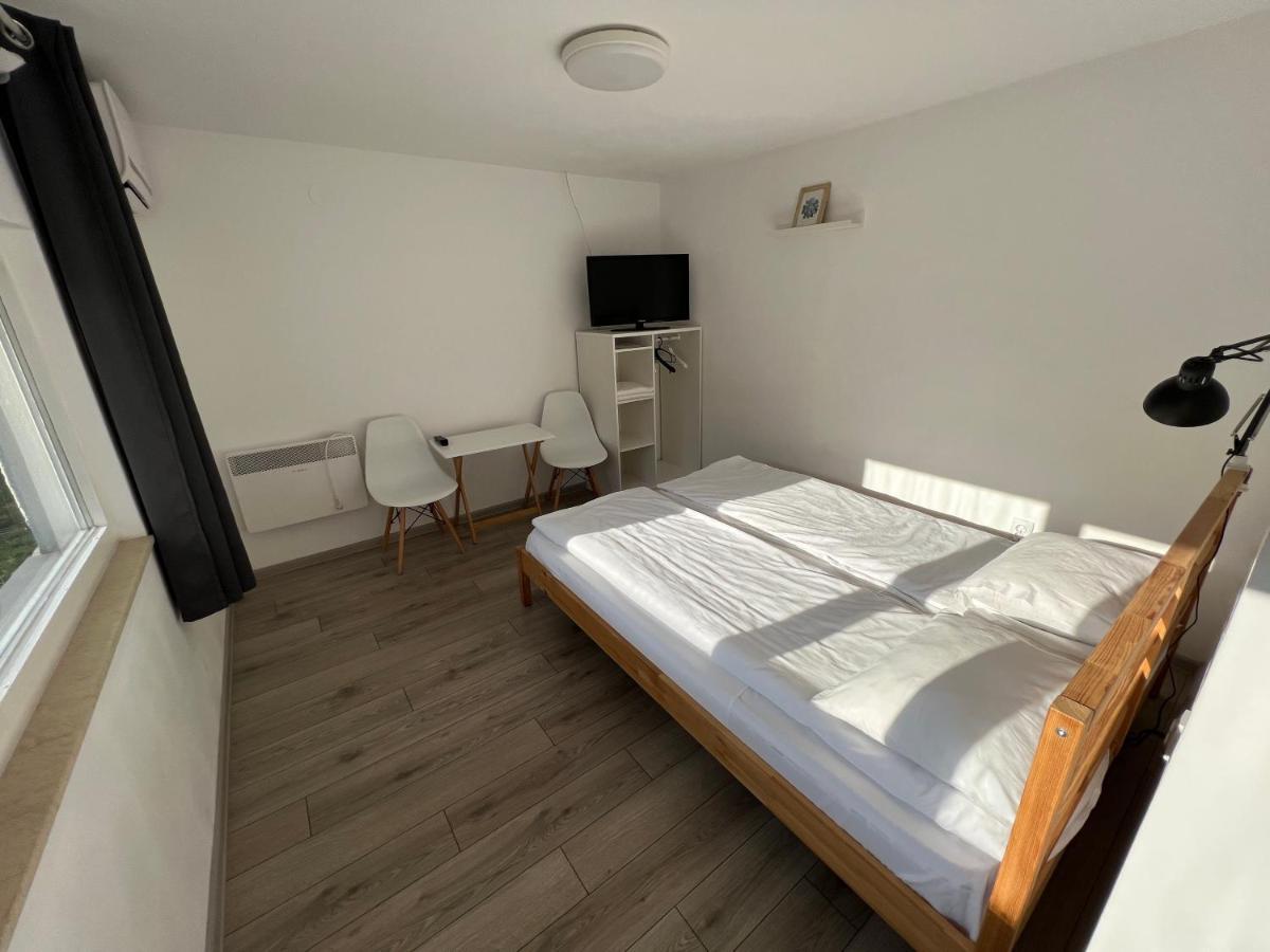 Pixel Guesthouse Тиргу-Секуєск Екстер'єр фото