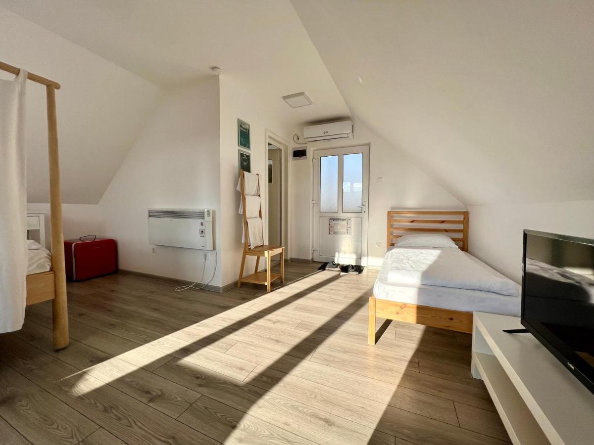 Pixel Guesthouse Тиргу-Секуєск Екстер'єр фото